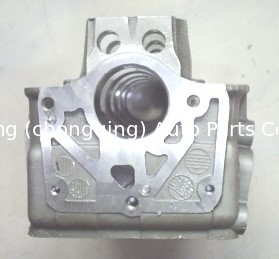 F8A 462Q Głowa cylindra silnika 11100-84300 11110-84301 SJ20/LJ80 dla Suzuki Jimny carry